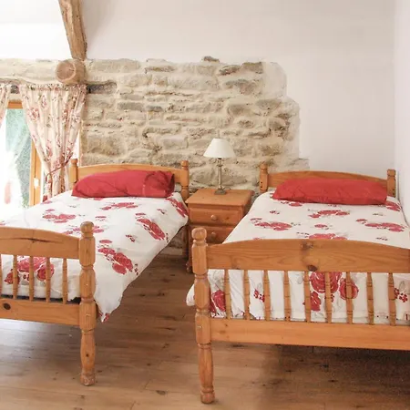 Σπίτι διακοπών 2 Bedroom Cozy In St Goueno Plessala