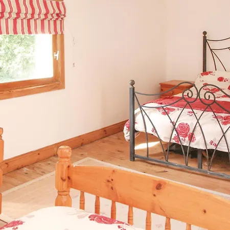 2 Bedroom Cozy In St Goueno Plessala
